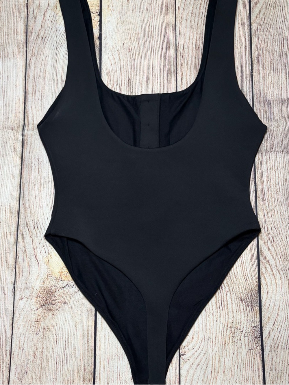 Alice + Olivia Manda Scoop Neck Bodysuit - Picture 7 of 8